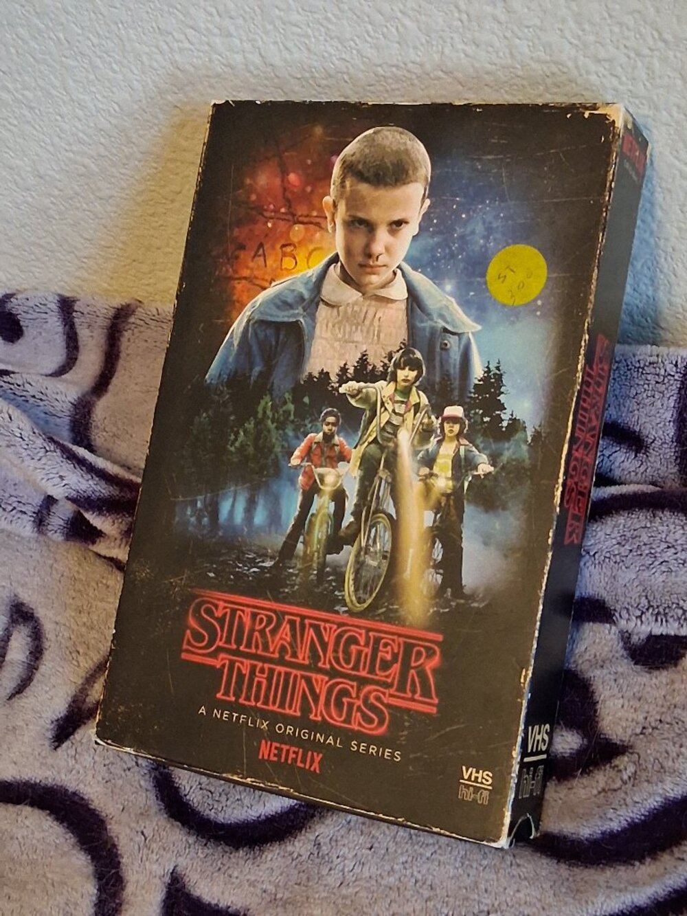 Netflix Stranger Things Season 1 TV Series Blu-ray Disc VHS style box + poster